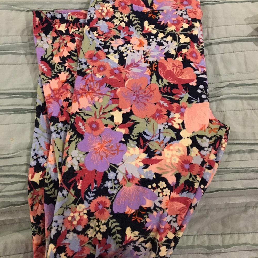 Floral Lularoe one size leggings, never worn